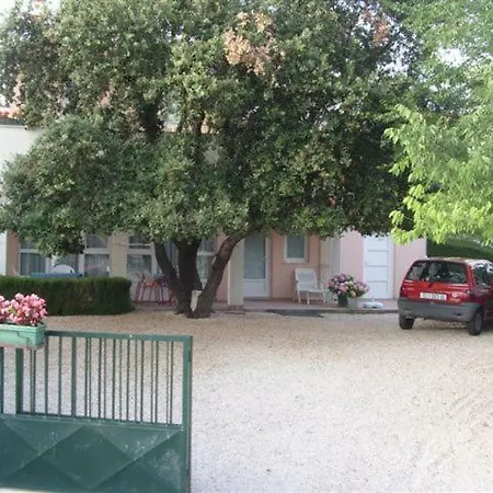 Tonka Guest house 3*