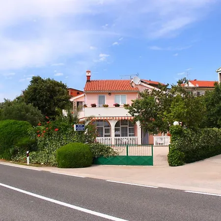 Guest house Tonka 3*