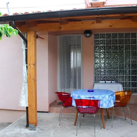 بيت ضيافة Tonka Primošten